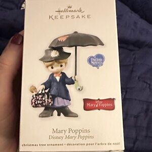 Hallmark Keepsake Mary Poppins Doll. Precious moments. 2011.